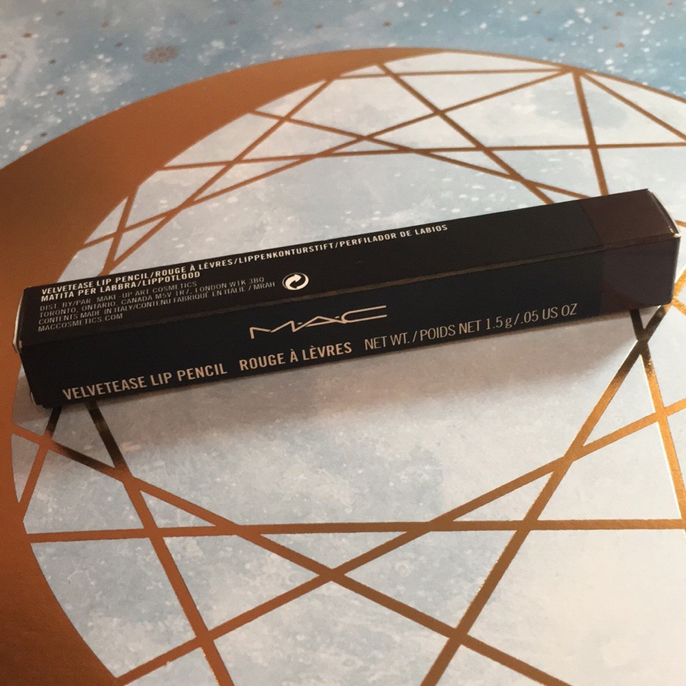 MAC Velvetease Lip Pencil